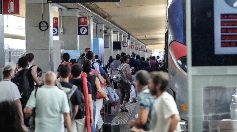 Sciopero generale, l’Italia si ferma: protesta contro caro vita, salari fermi e pressione fiscale